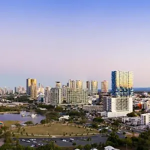 **** Aparthotel Sky Broadwater Australia